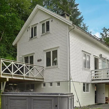 度假居 Four-bedroom Holiday In *