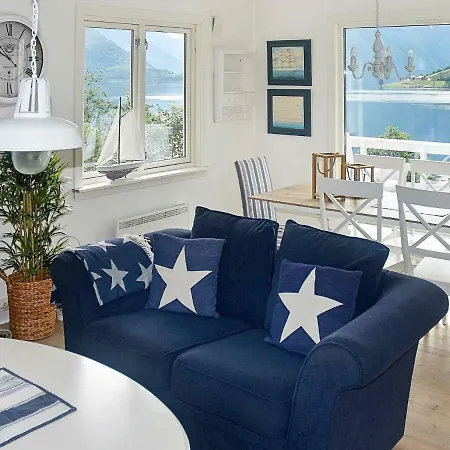 Four-bedroom Holiday In 度假居 Sæbø